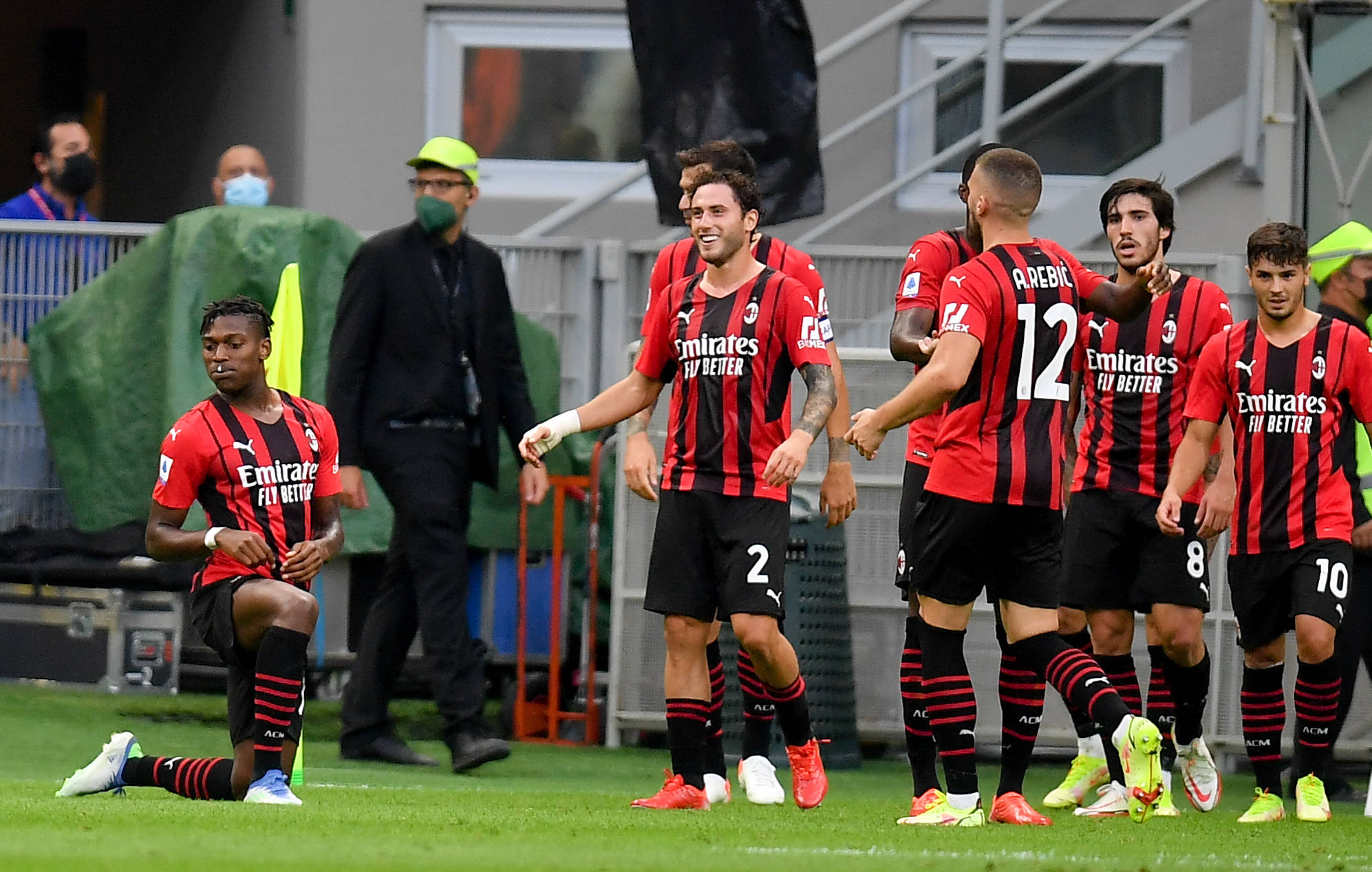 普利西奇成为英雄，AC米兰逆转都灵，重返意甲榜首