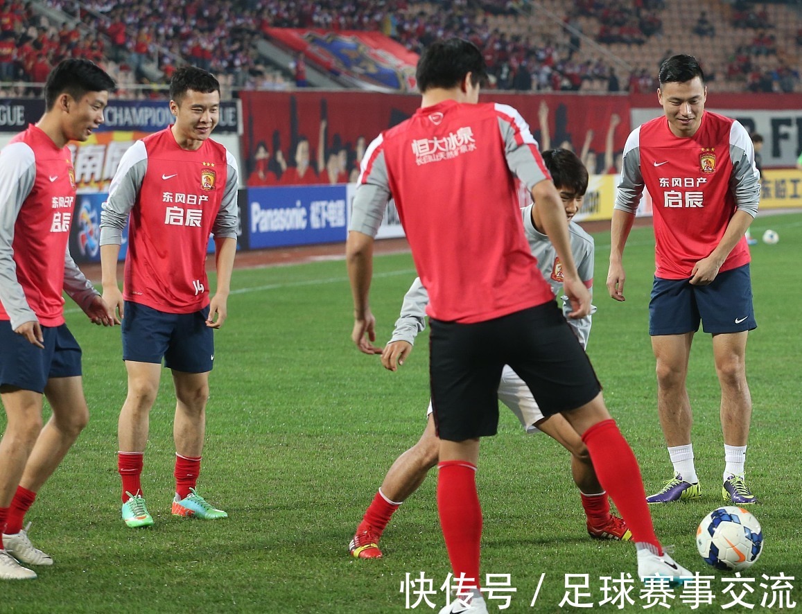 阿纳别科夫对阵奥林匹亚科斯数据：单场8扑救，多次扑出必进球