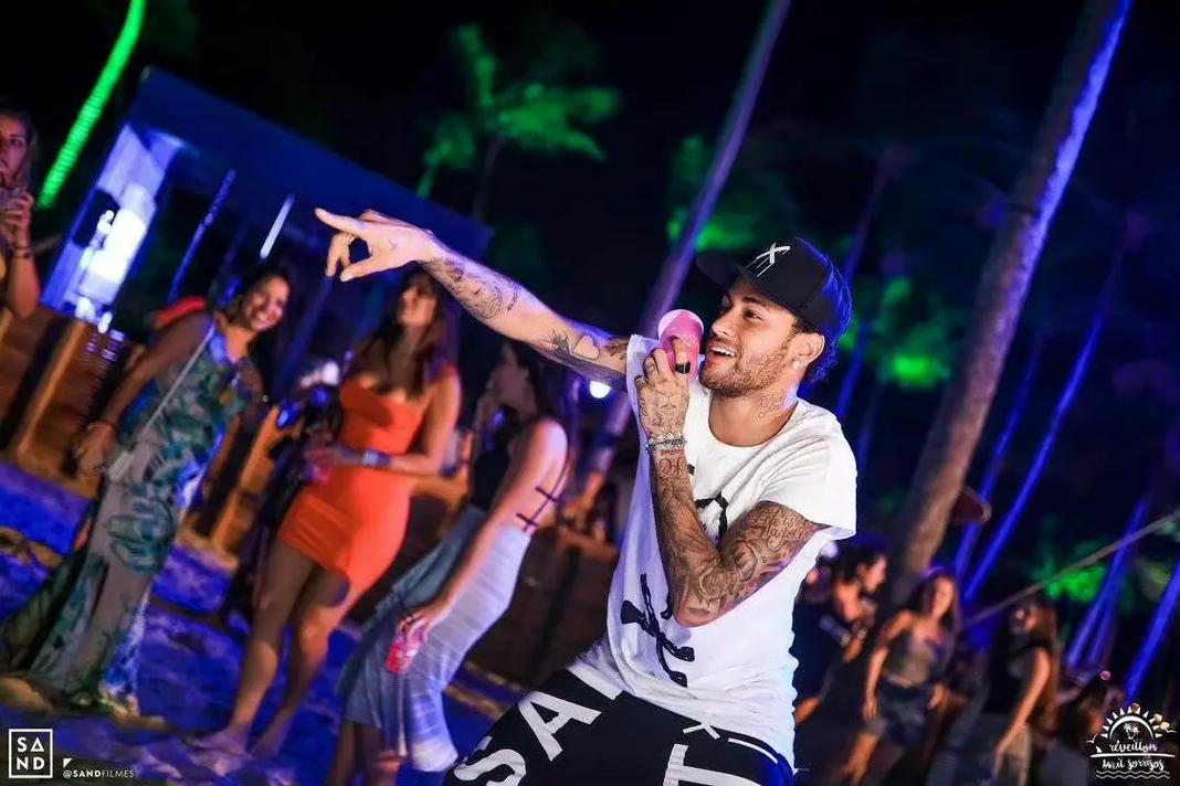 法媒：巴黎和里昂有意承办2028、2029欧联决赛，均已提交意向