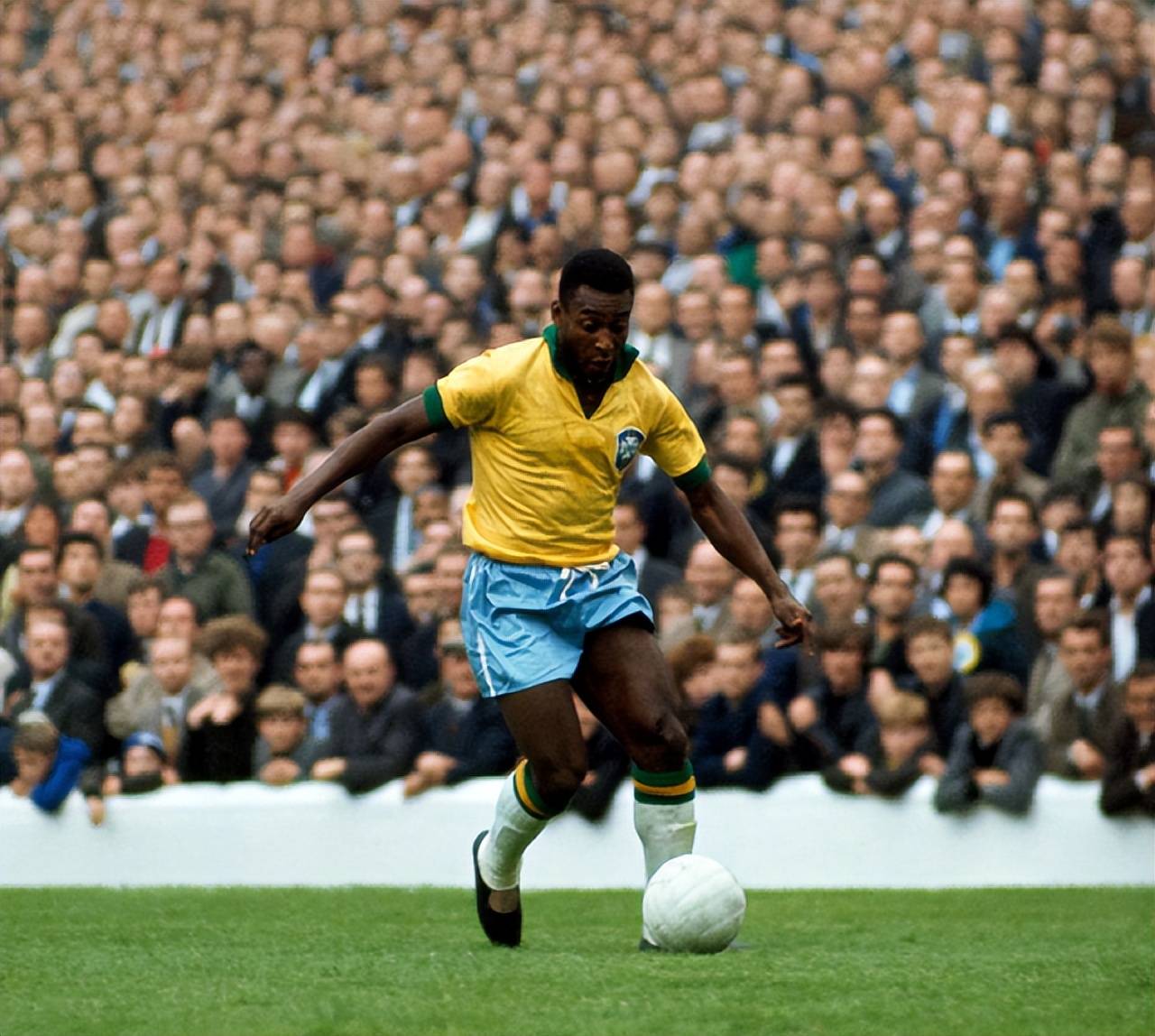 B席48次英超助攻超越阿圭罗，曼城队史仅次于丁丁和D席（B席英超助攻数达48次，已超阿圭罗，曼城队史仅逊德布劳内与大卫席尔瓦）