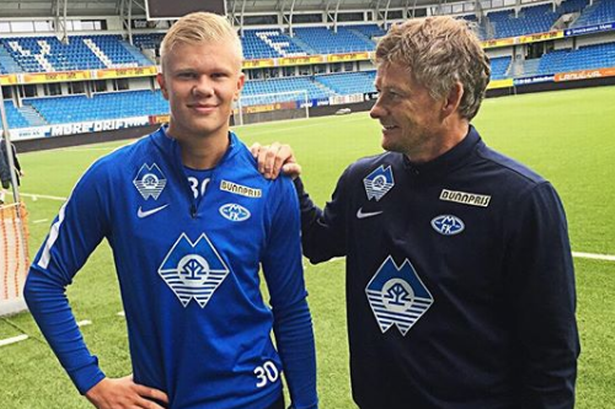 巴塞罗那迎战特内里费：女子足球联赛的巅峰对决（女足联赛焦点战：巴塞罗那对阵特内里费）