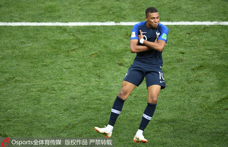 维尔茨加盟利物浦后表现低迷，仅1次进球被判乌龙，未能兑现预期。