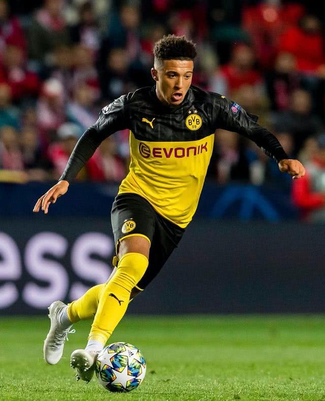 官方：恰尔汗奥卢当选国米10月队内最佳球员