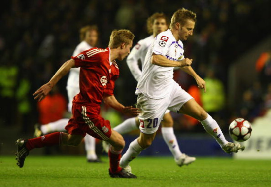 体坛：中足联应成为亚冠保卫战的参与者，联赛政策要给予支持（体坛观点：中足联应主动参与亚冠护航，联赛政策须配套支持）